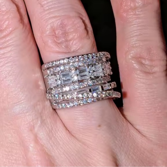 Elegant Zirconia Diamond Crystal Band Silver Ring - Picture 8 of 16